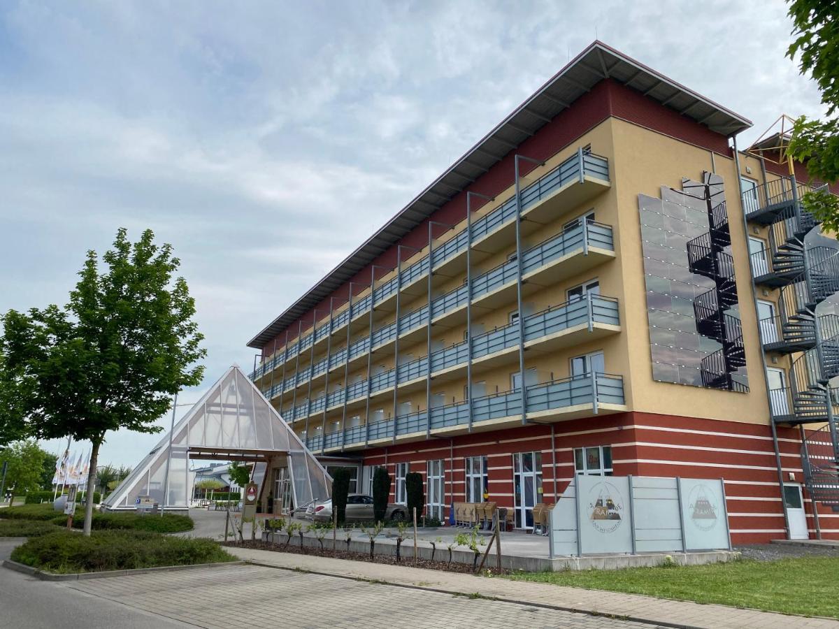 Kurhotel Pyramide Бад-Виндсхайм Экстерьер фото