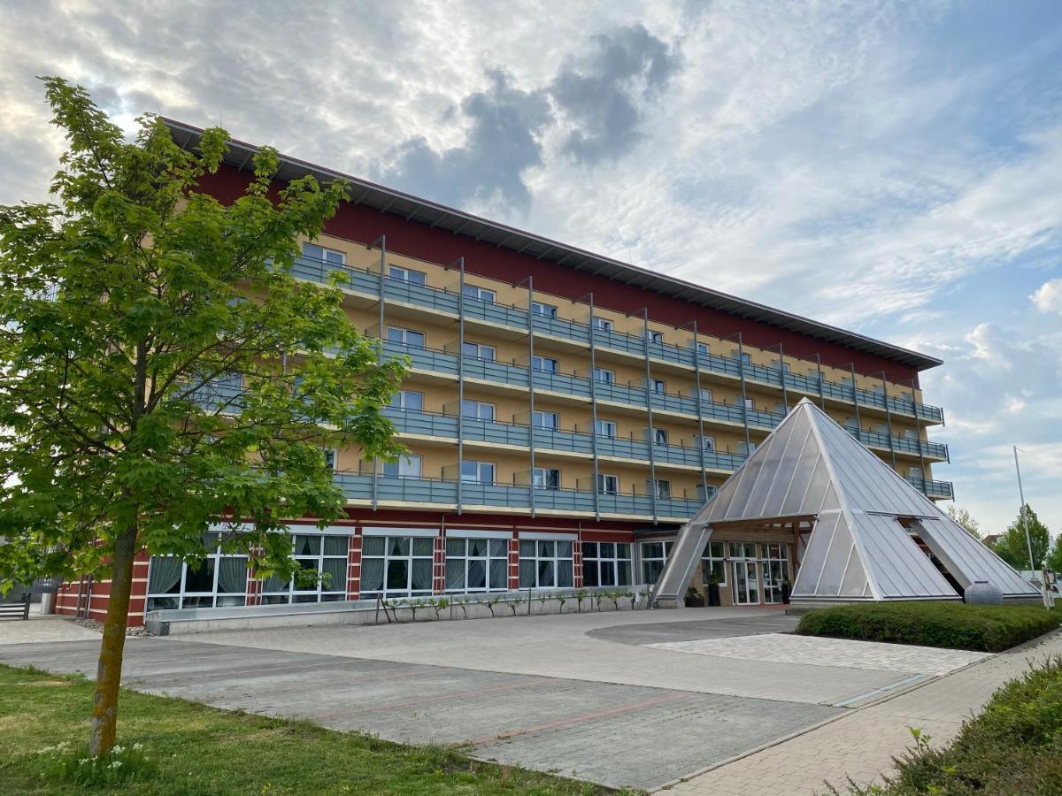 Kurhotel Pyramide Бад-Виндсхайм Экстерьер фото