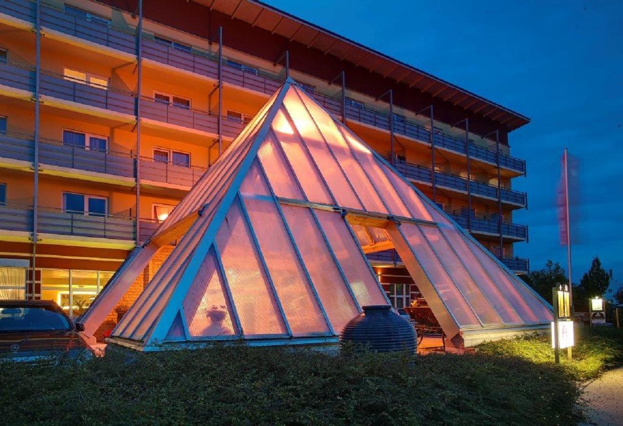 Kurhotel Pyramide Бад-Виндсхайм Экстерьер фото